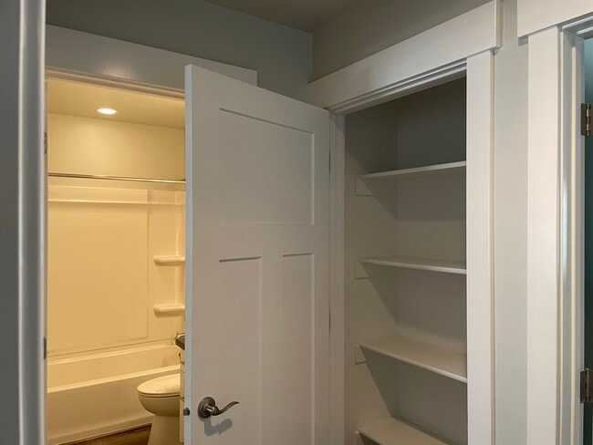 Building Photo - 865 S Aspen Wy