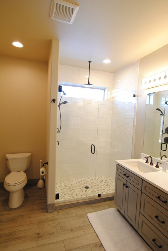 Building Photo - 1712/1714 Danny Boy Ln. Duplex