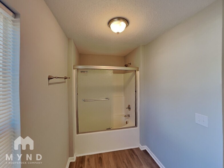 Building Photo - 10922 Olde English Dr