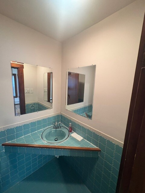 Building Photo - 5 Oakland St