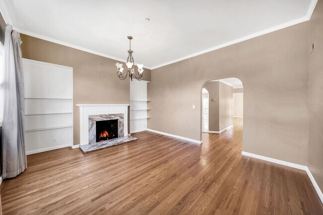 Building Photo - Welcome Home to the peaceful Shoreview Nei...