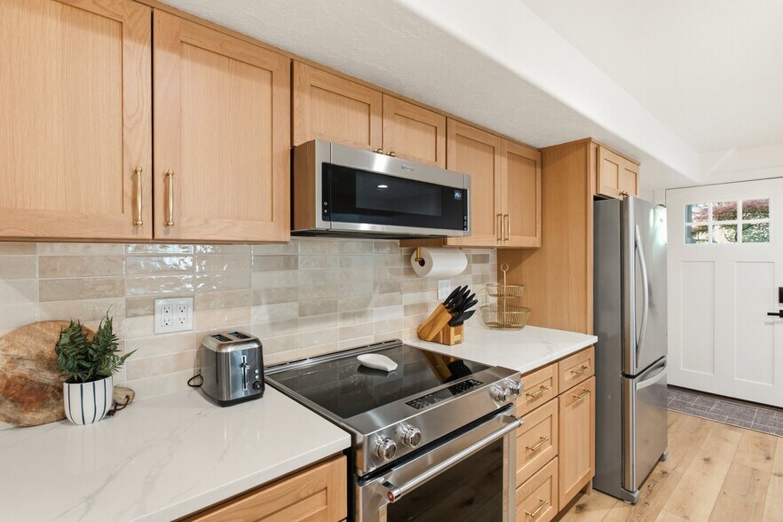 Building Photo - 2453 Brookglen Dr