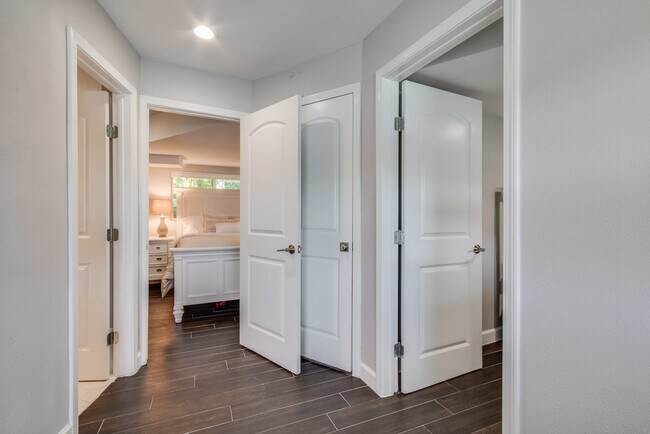 Building Photo - 1810 Lakeshore Dr