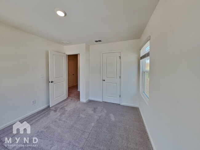 Building Photo - 3569 Bluebird Ct