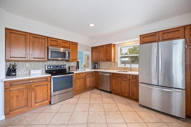 Building Photo - 818 Plum Tree Ln