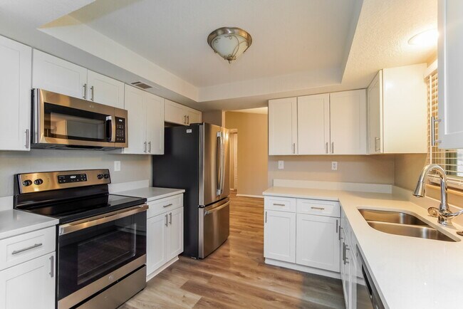 Building Photo - 1175 Lambert Ln