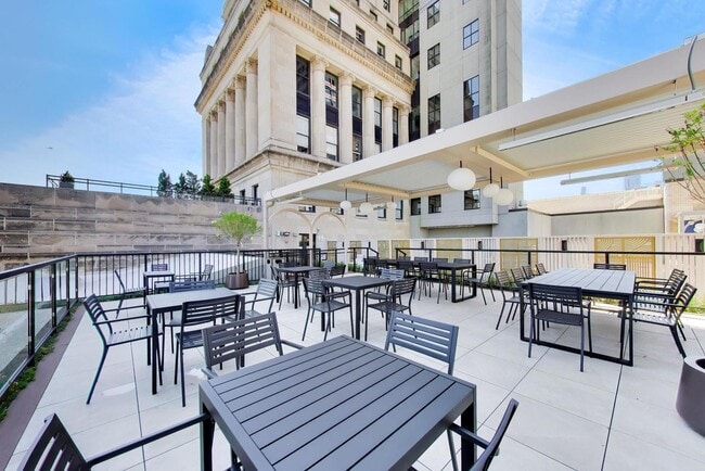 Building Photo - 310 S Michigan Ave