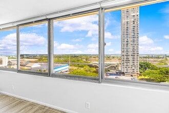 Building Photo - Welcome to your urban oasis!