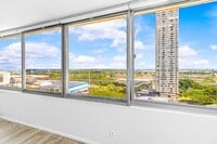 Building Photo - Welcome to your urban oasis!