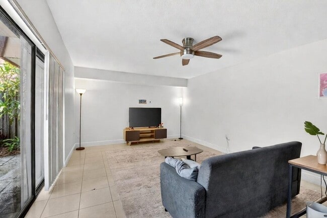 Building Photo - 590 Green Springs Pl