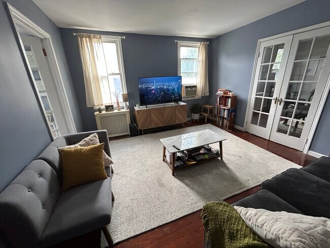 Living room - 128 E Pleasant Ave