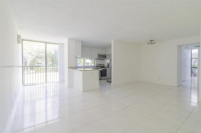 Building Photo - 17021 N Bay Rd