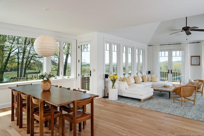 Building Photo - 121 Quaker Hill Rd