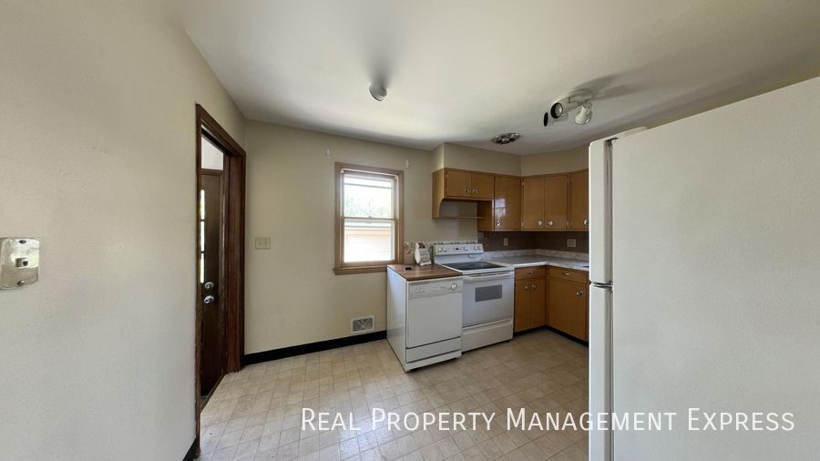 Building Photo - 4 Bedroom, 2 Bath Home in Sioux Falls