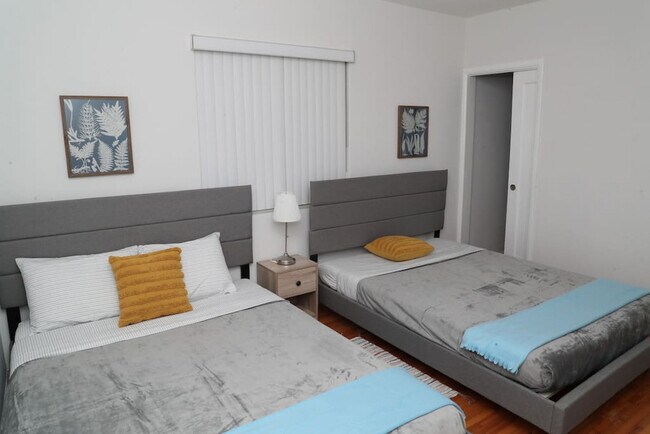 Building Photo - 219 Antilla Ave