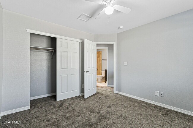 Building Photo - 2137 Shreya St