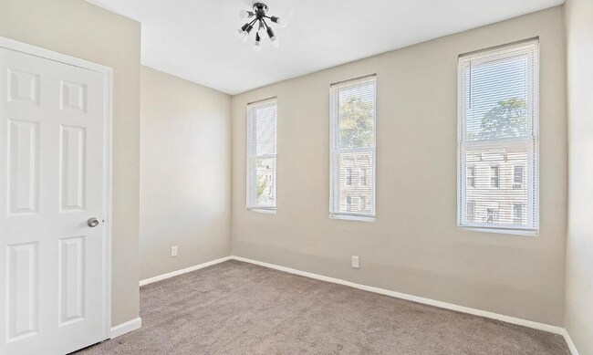 Building Photo - 163 N Wolfe St