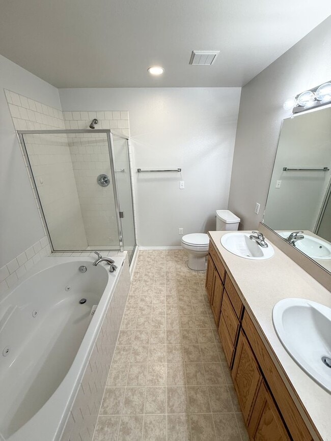 Building Photo - 3 bedroom, 2 bath home on Harbor Links Golf Course