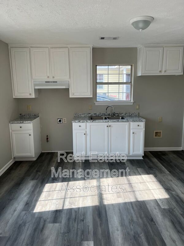 Building Photo - 201 Grove Pl