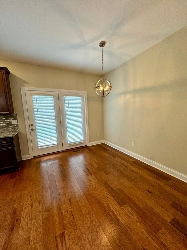 Building Photo - Spacious townhouse for rent in Bluestone H...