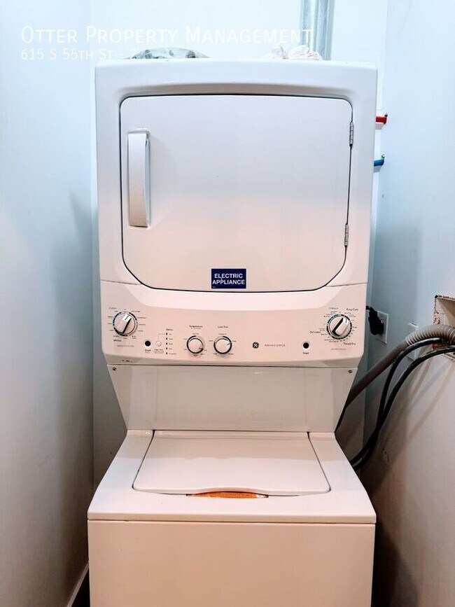 Building Photo - 615 S 55th St