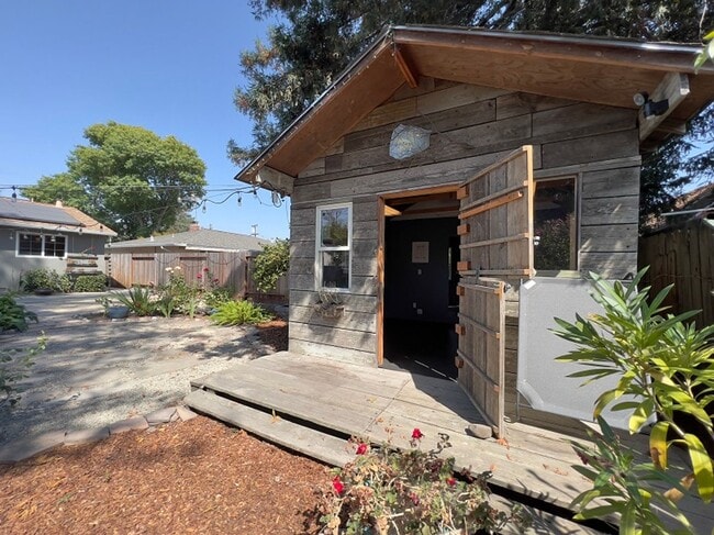 Building Photo - Beautifully Updated Four Bedroom Napa Home