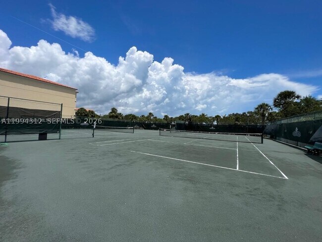 Building Photo - 5 FL-5