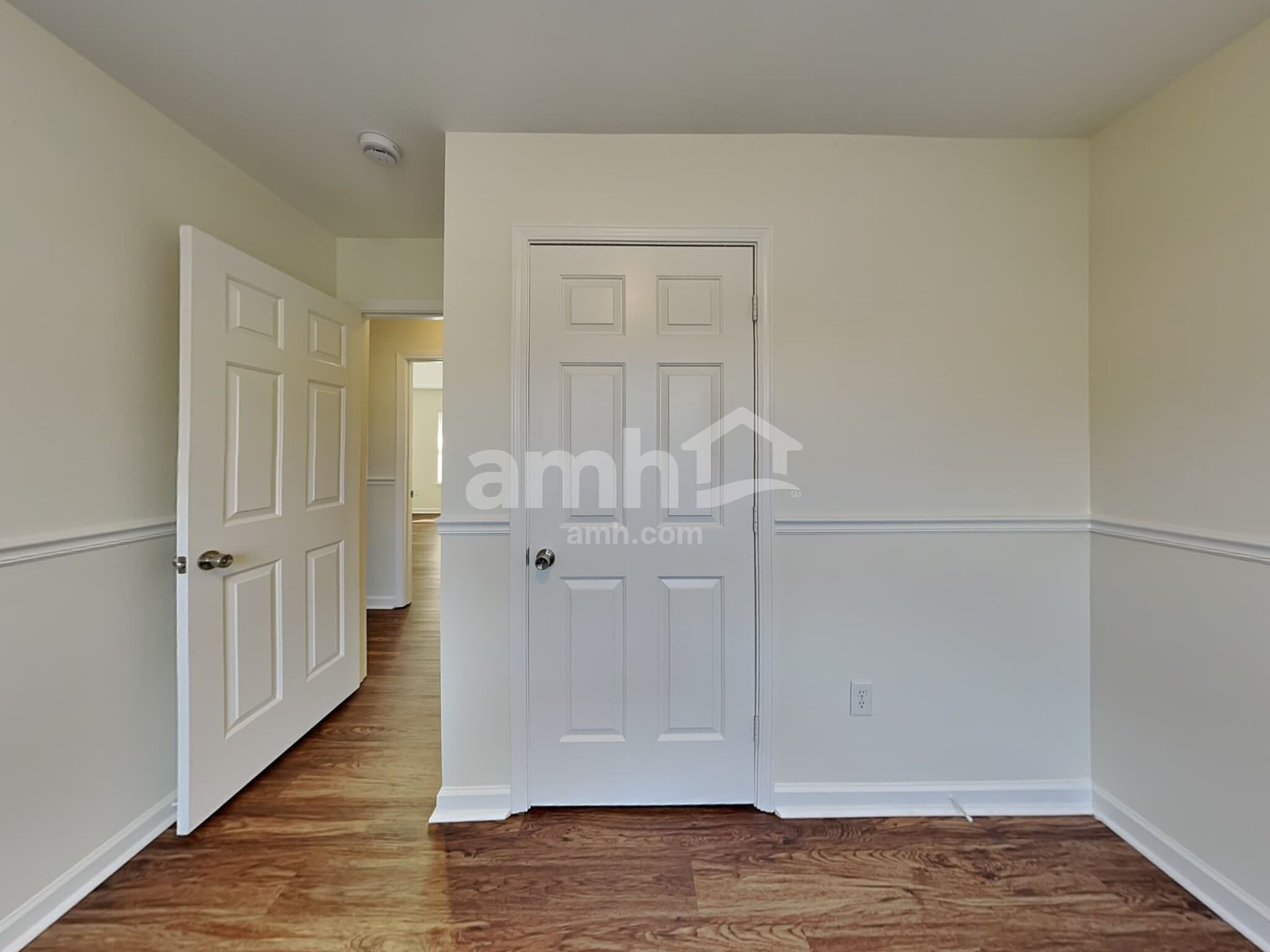 Building Photo - 108 River Watch Dr