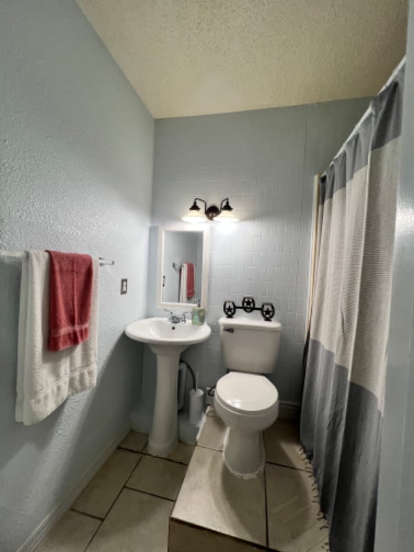 Building Photo - 7418 Meadow Cliff St