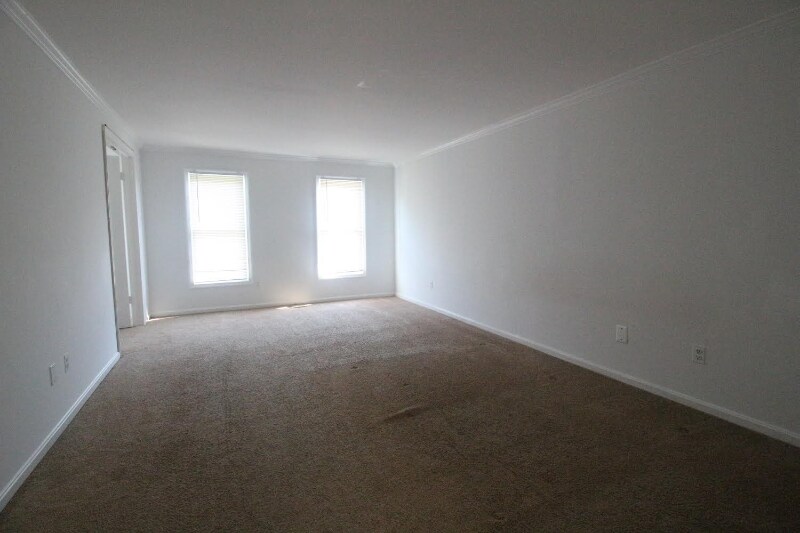 Building Photo - 17 Beauvoir Ct