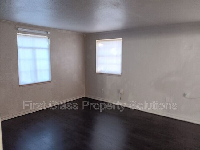 Building Photo - 3808 SE 15th St