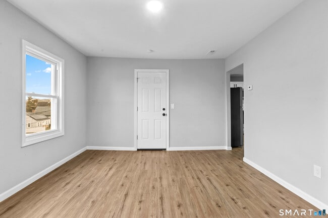 Building Photo - 173 Shaw St