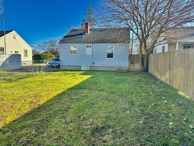 Building Photo - New on the Market!
