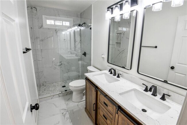 Building Photo - 1865 Oak Tree Hollow