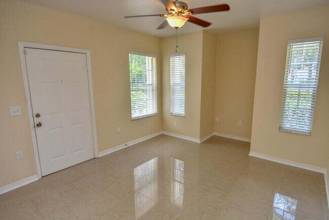 Building Photo - 110 SW Peacock Blvd