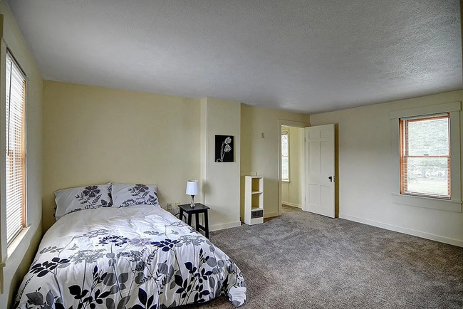 Building Photo - Renovated Farmhouse on Over 2 Acres – Waynesville Schools