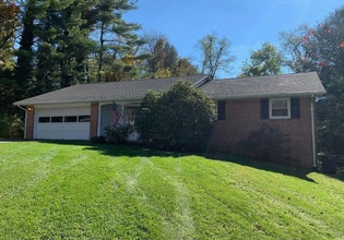 Building Photo - Charming 3 Bedroom 1.5 Bath Home