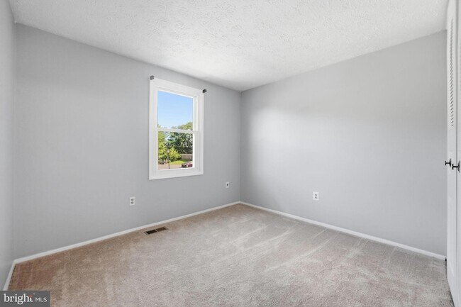 Building Photo - 142 Fairfield Dr