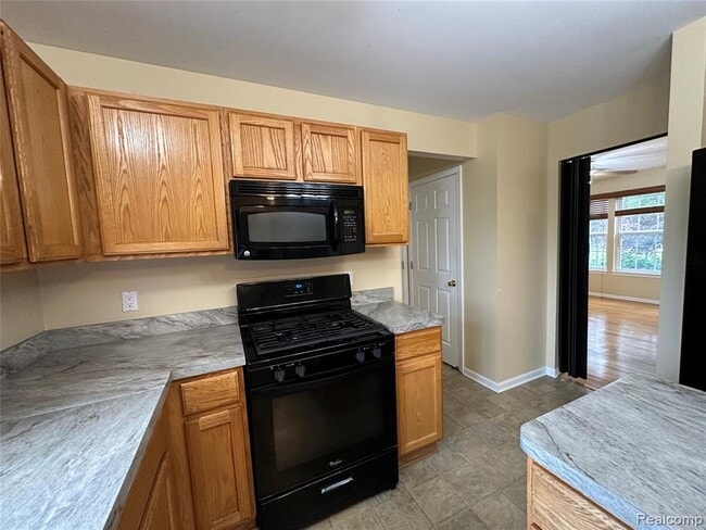 Building Photo - 4446 Sherwood Cir