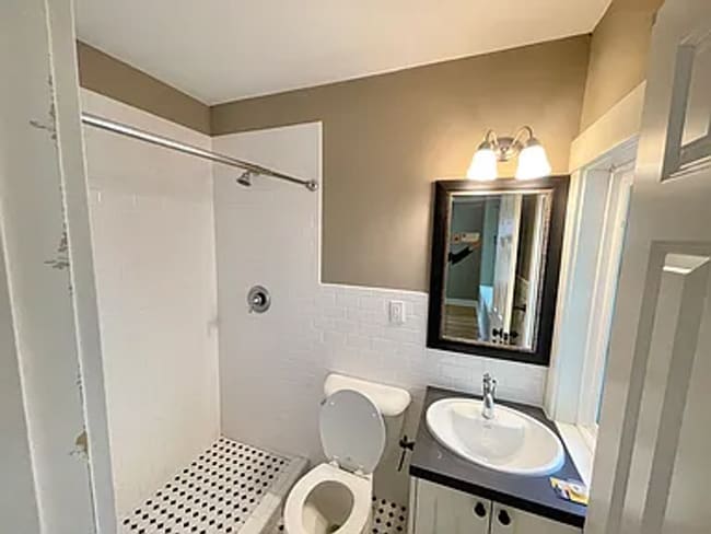 Building Photo - 414 S 40th St