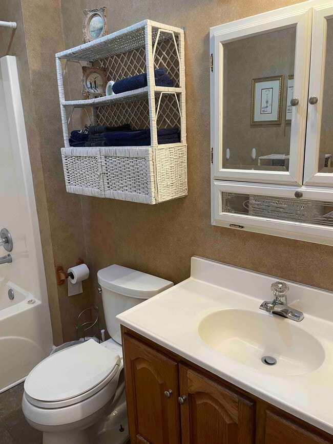 Building Photo - 175 Schools Dr