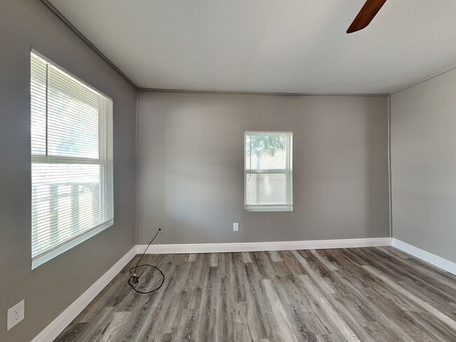 Building Photo - 2211 Hooper St