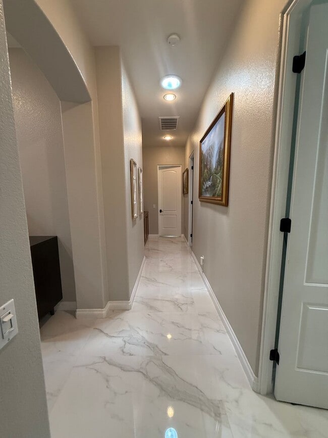 Building Photo - Stonebrook Estates-3 Bedrooms, 3351 SQFT of Luxury & Entertainment