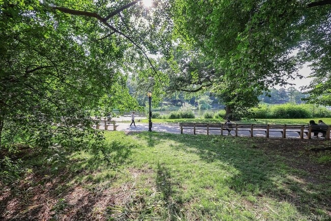 Building Photo - 1255 5th Ave