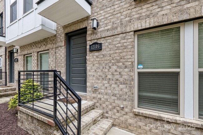 Building Photo - 12106 Brooklyn Ave