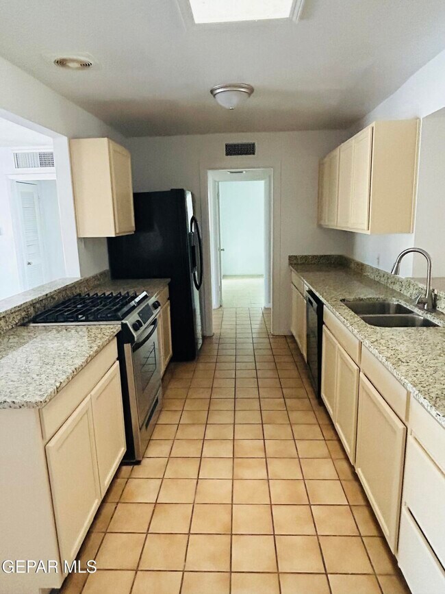 Building Photo - 805 Chile Pl