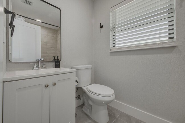 Building Photo - 632 Las Palmas Park