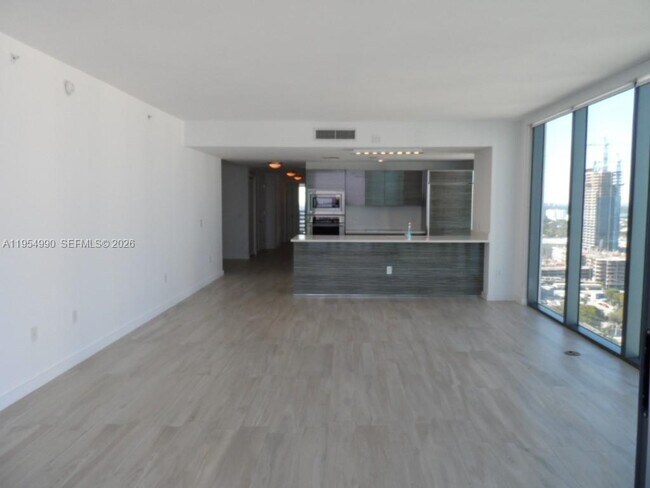 Building Photo - 460 NE 28th St