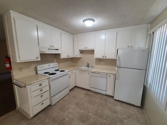 Building Photo - Utilities Included! Hayward 2-Bedroom with...