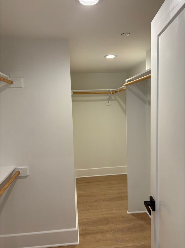 Building Photo - Luxury 3+3 Townhome in prestigious Crescen...